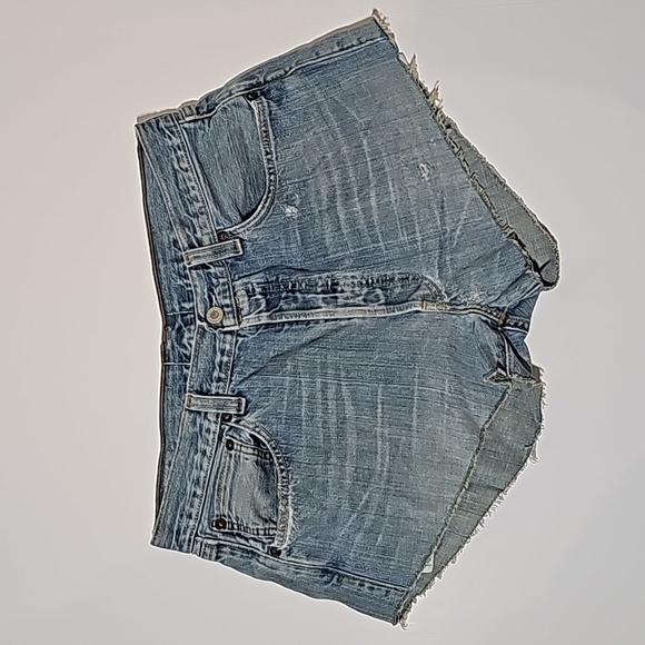 NWT Urban Renewal Levi’s Cutoff Denim Shorts Medium Cheeky High Rise Distressed - Picture 1 of 8